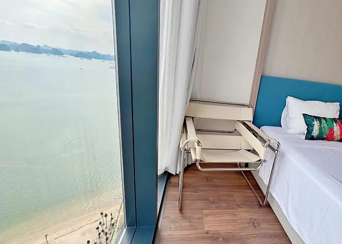Elegant Alacarte * Ha Long