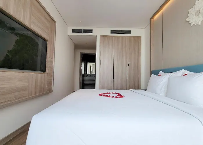Elegant Alacarte * Ha Long