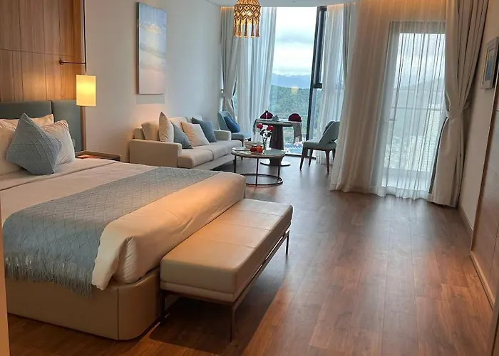 Elegant Alacarte * Ha Long