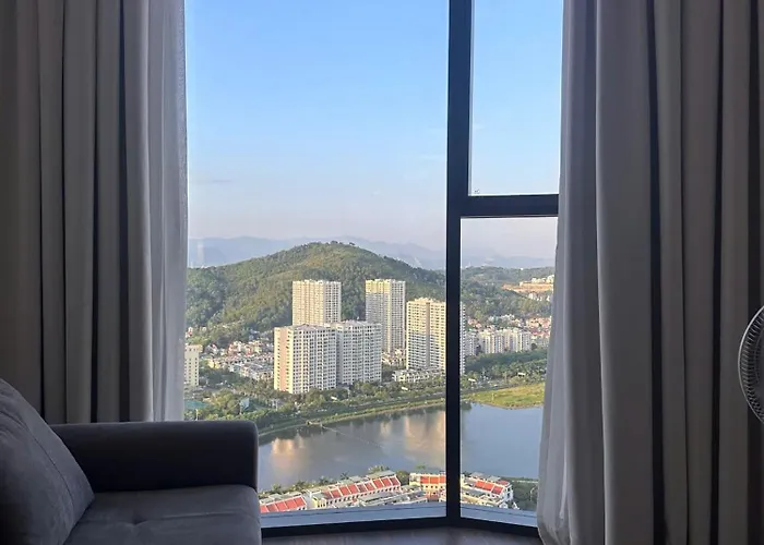 Elegant Alacarte * Ha Long