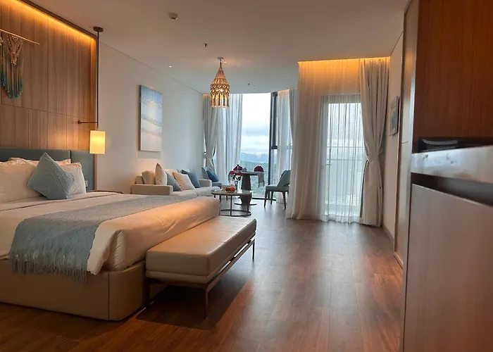 Elegant Alacarte * Ha Long